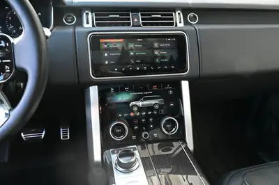 Land Rover Range Rover 5.0 V8 S/C — Luxe intégral et performances brutes, 42'500 km seulement — Miniatura 19