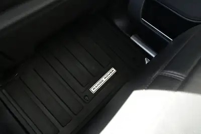 Land Rover Range Rover 5.0 V8 S/C — Luxe intégral et performances brutes, 42'500 km seulement — Miniatura 21