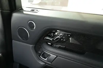 Land Rover Range Rover 5.0 V8 S/C — Luxe intégral et performances brutes, 42'500 km seulement — Miniatura 22