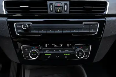 BMW X1 20d xDrive — SUV compact diesel performant, 99 800 km, état impeccable — Miniature 10
