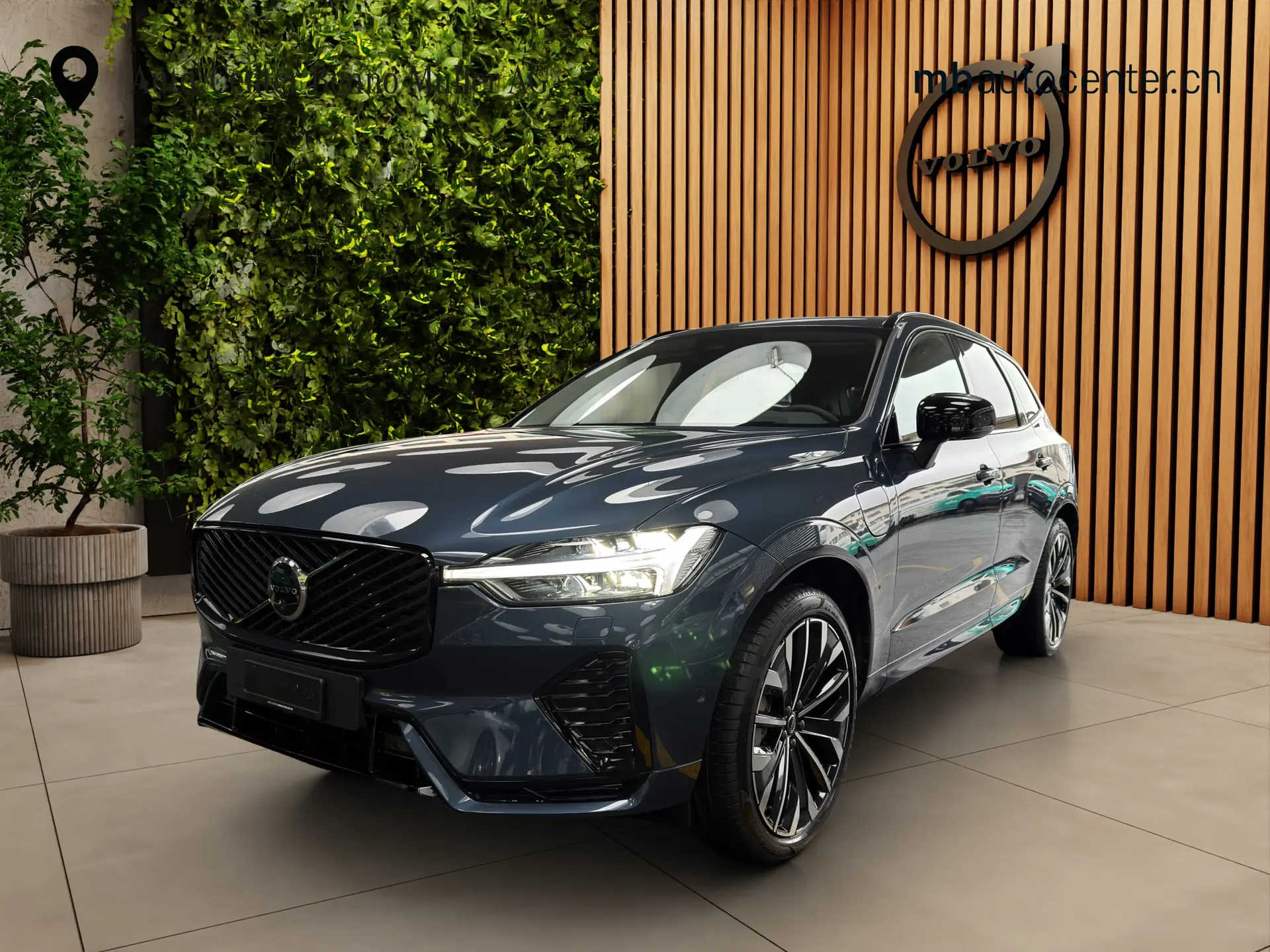 Volvo XC60 2.0 T8 TE Ultra Dark eAWD — SUV Hybride Rechargeable, 500 km seulement — vista esterna