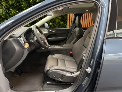 Volvo XC60 2.0 T8 TE Ultra Dark eAWD — SUV Hybride Rechargeable, 500 km seulement — Miniatura 9