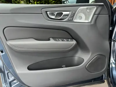 Volvo XC60 2.0 T8 TE Ultra Dark eAWD — SUV Hybride Rechargeable, 500 km seulement — Miniatura 15