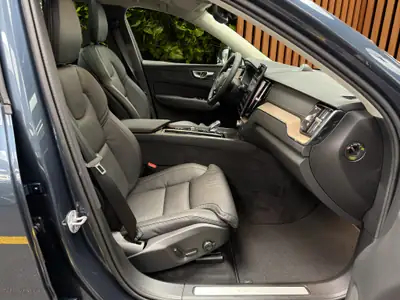 Volvo XC60 2.0 T8 TE Ultra Dark eAWD — SUV Hybride Rechargeable, 500 km seulement — Miniatura 16