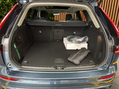Volvo XC60 2.0 T8 TE Ultra Dark eAWD — SUV Hybride Rechargeable, 500 km seulement — Miniatura 18