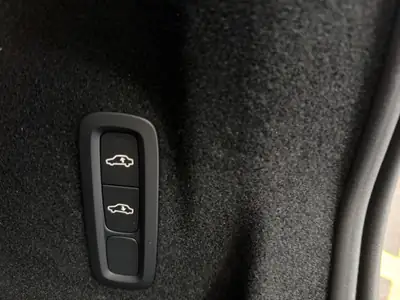 Volvo XC60 2.0 T8 TE Ultra Dark eAWD — SUV Hybride Rechargeable, 500 km seulement — Miniatura 20