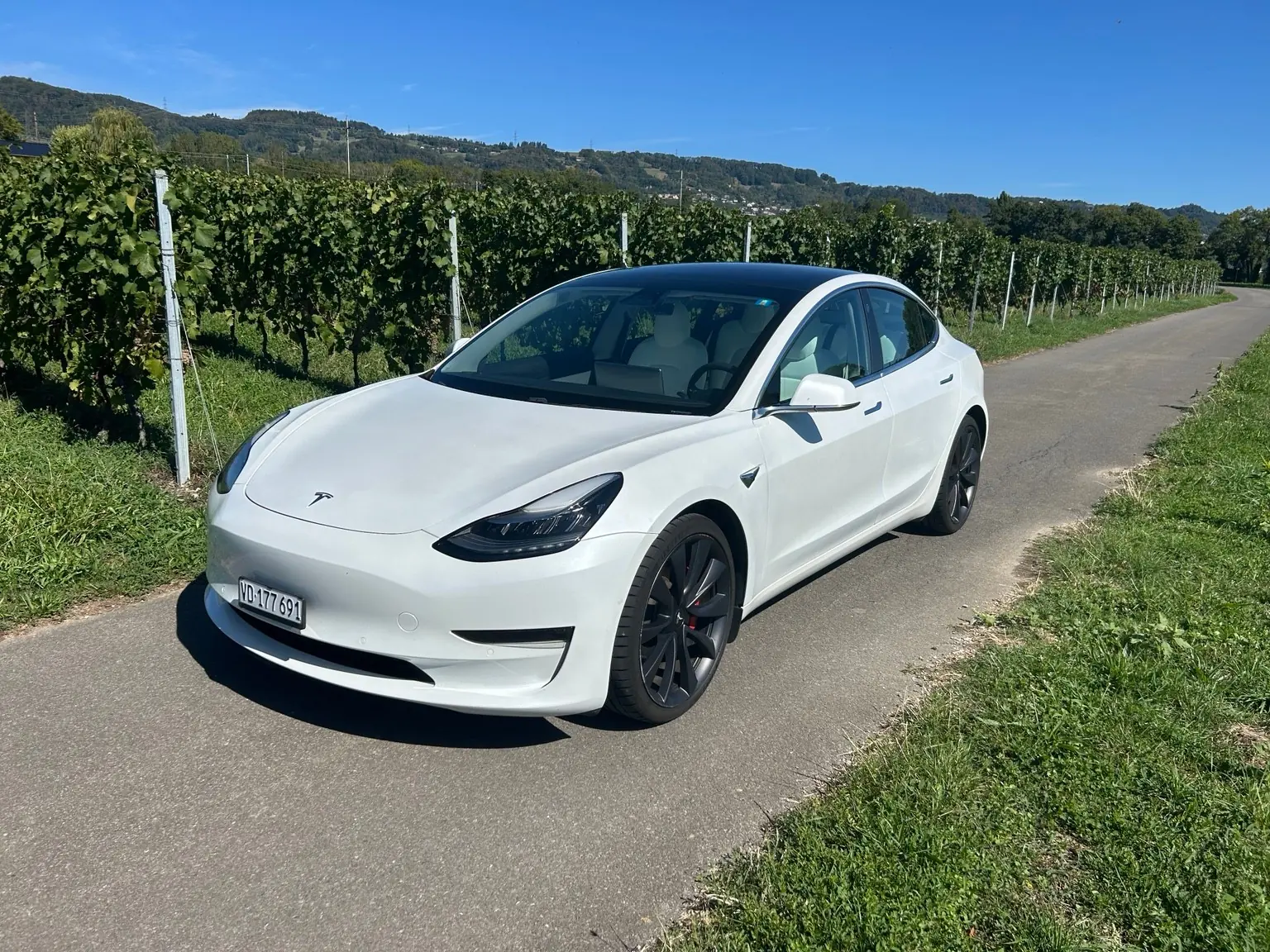 Tesla Model 3 Performance Dual Motor AWD — 512 ch, Autopilot complet, 2 jeux de pneus