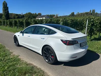 Tesla Model 3 Performance Dual Motor AWD — 512 ch, Autopilot complet, 2 jeux de pneus — côté