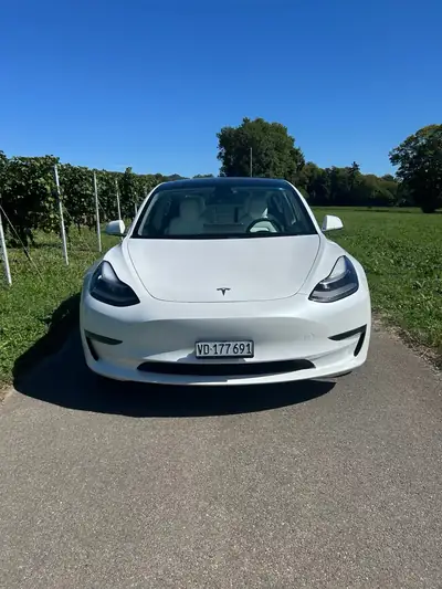 Tesla Model 3 Performance Dual Motor AWD — 512 ch, Autopilot complet, 2 jeux de pneus — intérieur