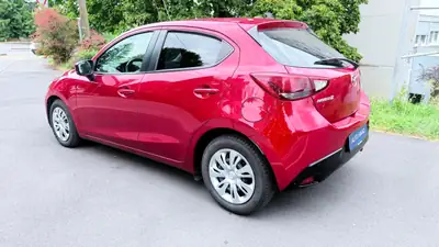 Mazda 2 SKYACTIV-G 90 Ambition Plus — Citadine fiable, automatique, faible consommation — tableau de bord