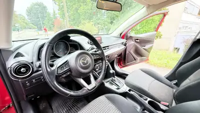 Mazda 2 SKYACTIV-G 90 Ambition Plus — Citadine fiable, automatique, faible consommation — Miniature 13
