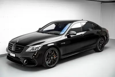Mercedes-Benz S 63 AMG — Berline de luxe haute performance, 52 500 km seulement — fianco