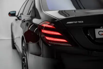 Mercedes-Benz S 63 AMG — Berline de luxe haute performance, 52 500 km seulement — Miniatura 9