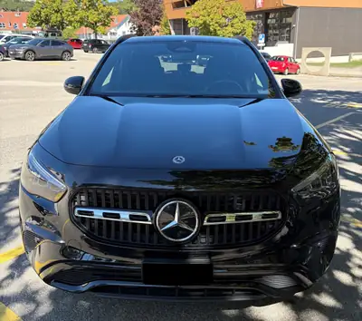 Mercedes-Benz GLA 250 2024 — SUV compact premium, 49 000 km, finition noire élégante — vista esterna