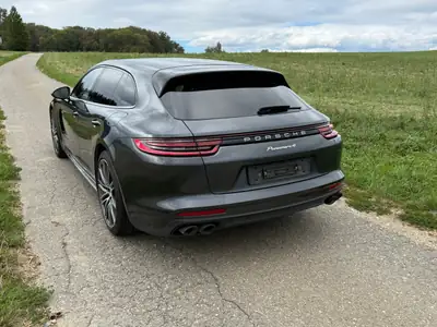 Porsche Panamera 4S E-Hybrid 2019 — Berline de prestige rechargeable, 144 000 km — arrière