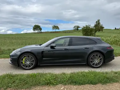 Porsche Panamera 4S E-Hybrid 2019 — Berline de prestige rechargeable, 144 000 km — côté