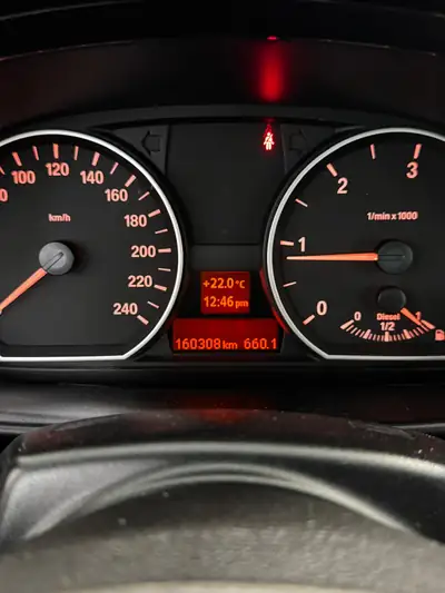 BMW 118d Cabriolet — Élégance décapotable diesel, entretien exemplaire — tableau de bord