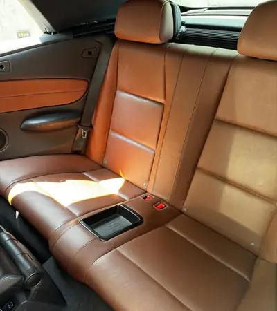 BMW 118d Cabriolet — Élégance décapotable diesel, entretien exemplaire — intérieur