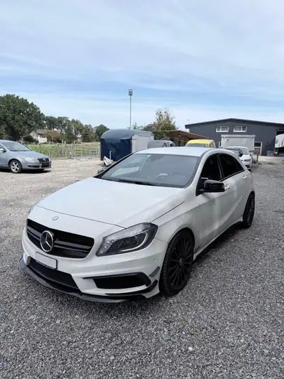 Mercedes-Benz A 45 AMG 4Matic — Performance 360 ch, 4 roues motrices — vue extérieure