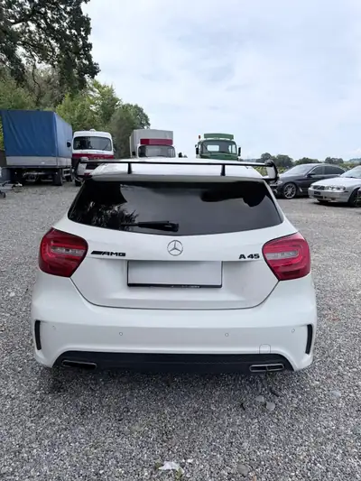 Mercedes-Benz A 45 AMG 4Matic — Performance 360 ch, 4 roues motrices — intérieur