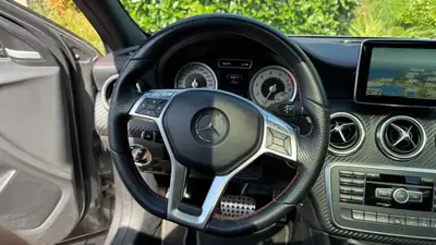Mercedes-Benz Classe A 250 AMG Line 4MATIC — Berline compacte sportive, traction intégrale — interior