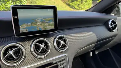 Mercedes-Benz Classe A 250 AMG Line 4MATIC — Berline compacte sportive, traction intégrale — Thumbnail 7