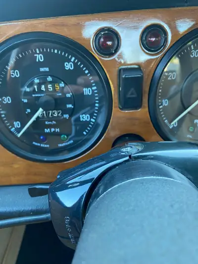 Triumph TR6 1973 — Roadster britannique authentique, 20 000 km seulement — arrière