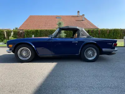 Triumph TR6 1973 — Roadster britannique authentique, 20 000 km seulement — vue extérieure