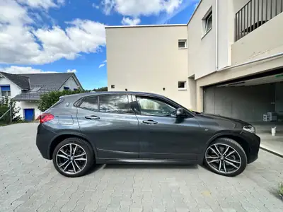 BMW X2 20i sDrive — Coupé urbain dynamique, faible kilométrage et consommation maîtrisée — vista esterna