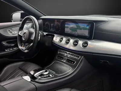 Mercedes-Benz E 300 Cabriolet AMG Line — Élégance décapotable, 245 ch dynamiques — Miniature 10