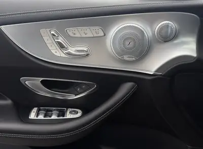 Mercedes-Benz E 300 Cabriolet AMG Line — Élégance décapotable, 245 ch dynamiques — Miniature 15