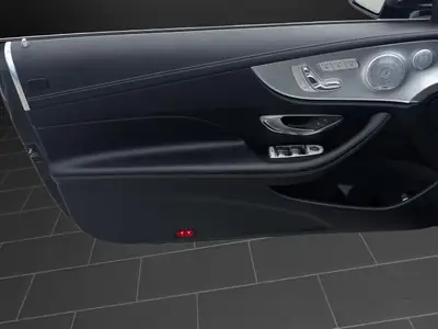 Mercedes-Benz E 300 Cabriolet AMG Line — Élégance décapotable, 245 ch dynamiques — Miniature 16