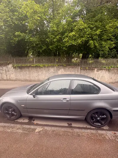 BMW 316 316ti — Berline compacte 2003, moteur essence fiable et économique — Heckansicht