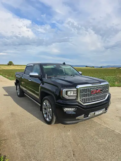 GMC Sierra Denali 2017 — Pickup premium 4x4, 426 ch et équipements Full options — detail