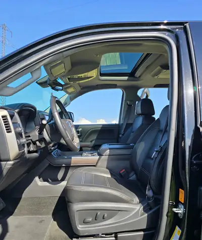 GMC Sierra Denali 2017 — Pickup premium 4x4, 426 ch et équipements Full options — Thumbnail 7