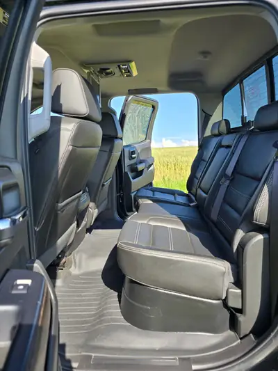 GMC Sierra Denali 2017 — Pickup premium 4x4, 426 ch et équipements Full options — Thumbnail 9