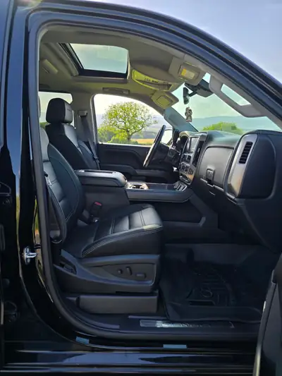 GMC Sierra Denali 2017 — Pickup premium 4x4, 426 ch et équipements Full options — Thumbnail 8