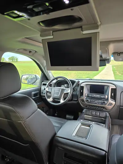 GMC Sierra Denali 2017 — Pickup premium 4x4, 426 ch et équipements Full options — Thumbnail 12