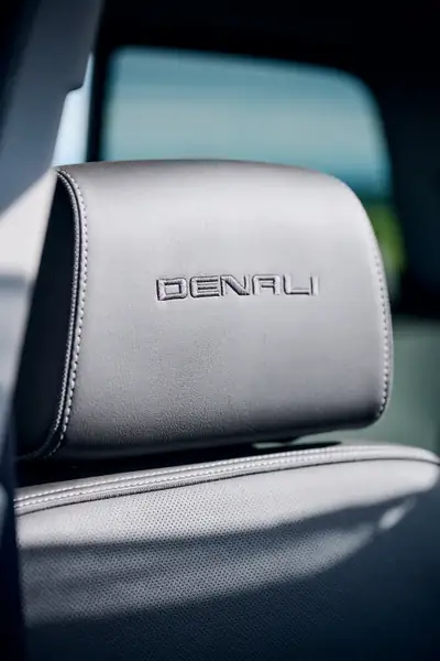 GMC Sierra Denali 2017 — Pickup premium 4x4, 426 ch et équipements Full options — Thumbnail 13