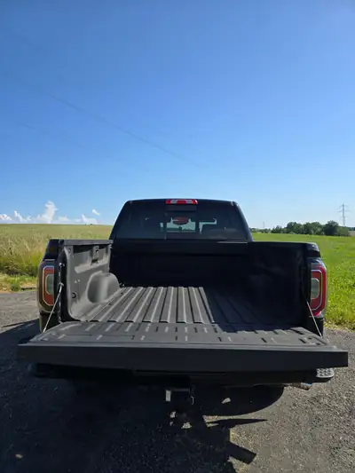 GMC Sierra Denali 2017 — Pickup premium 4x4, 426 ch et équipements Full options — Thumbnail 19