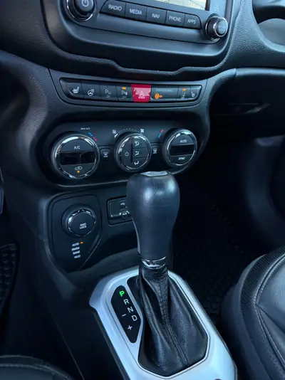 Jeep Renegade 1.4 Turbo Limited AWD — SUV compact agile, traction intégrale, très bon état — Miniatur 14