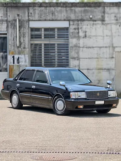 Toyota Crown Sedan Royal Saloon — Légende JDM 1997, état impeccable, H-Zulassung dès 2027 — exterior view