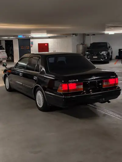 Toyota Crown Sedan Royal Saloon — Légende JDM 1997, état impeccable, H-Zulassung dès 2027 — detail