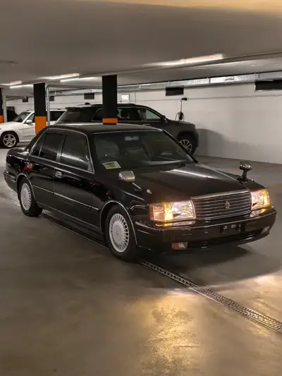 Toyota Crown Sedan Royal Saloon — Légende JDM 1997, état impeccable, H-Zulassung dès 2027 — interior