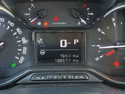 Citroën C3 Aircross 1.2i PureTech Feel — SUV urbain fiable, caméra et navigation intégrées — Miniature 11