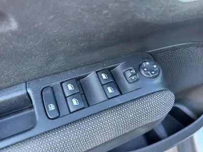 Citroën C3 Aircross 1.2i PureTech Feel — SUV urbain fiable, caméra et navigation intégrées — Miniature 23