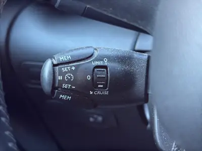 Citroën C3 Aircross 1.2i PureTech Feel — SUV urbain fiable, caméra et navigation intégrées — Miniature 24