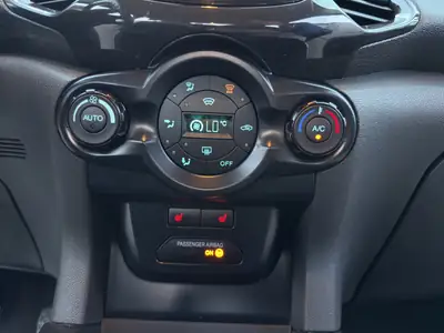 Ford EcoSport 1.0 SCTi Titanium — SUV compact fiable, sièges chauffants et sans accident — Miniature 16