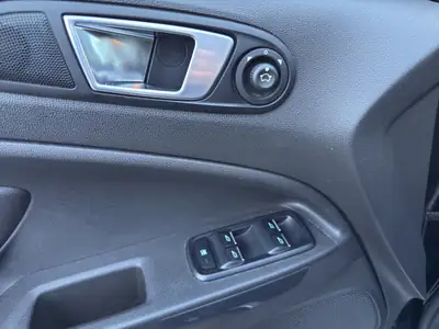 Ford EcoSport 1.0 SCTi Titanium — SUV compact fiable, sièges chauffants et sans accident — Miniature 20