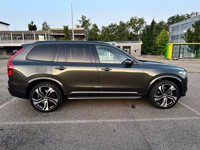 Volvo XC90 T8 R-Design — SUV 7 places hybride rechargeable, 88 000 km — vista posteriore